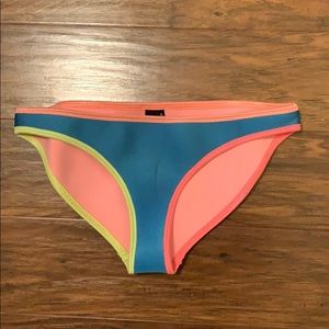 Triangl dolly bottoms